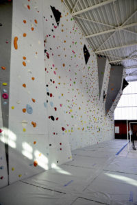 mur escalade gymnase frederico garcia lorca à bellegarde