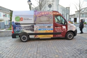 minibus devant l'eglise de bellegarde
